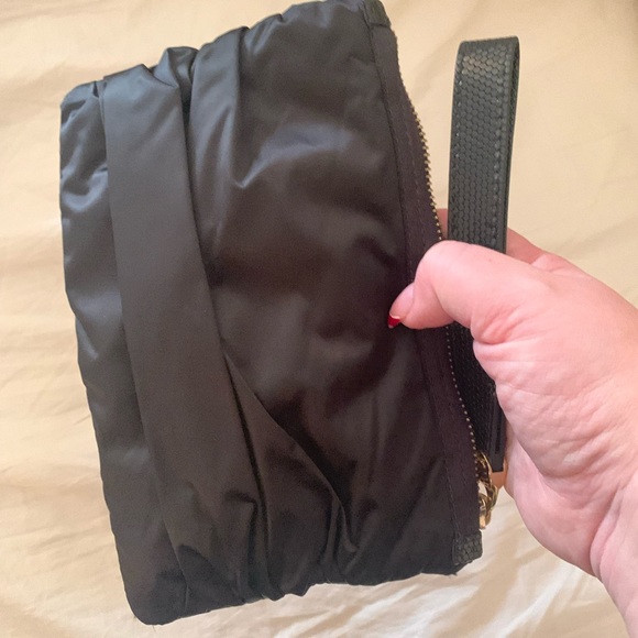 NWOT Henri Bendel ruched satin wristlet black woven satin with gold hardware